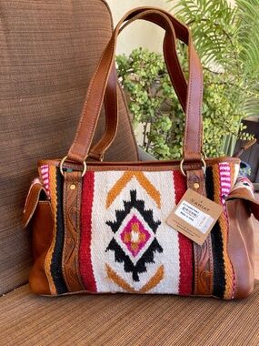 NWT - Ariat Saddle Blanket Leather Satchel